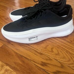 Adidas Trefoil Black and White Sneakers Shoes 9.5